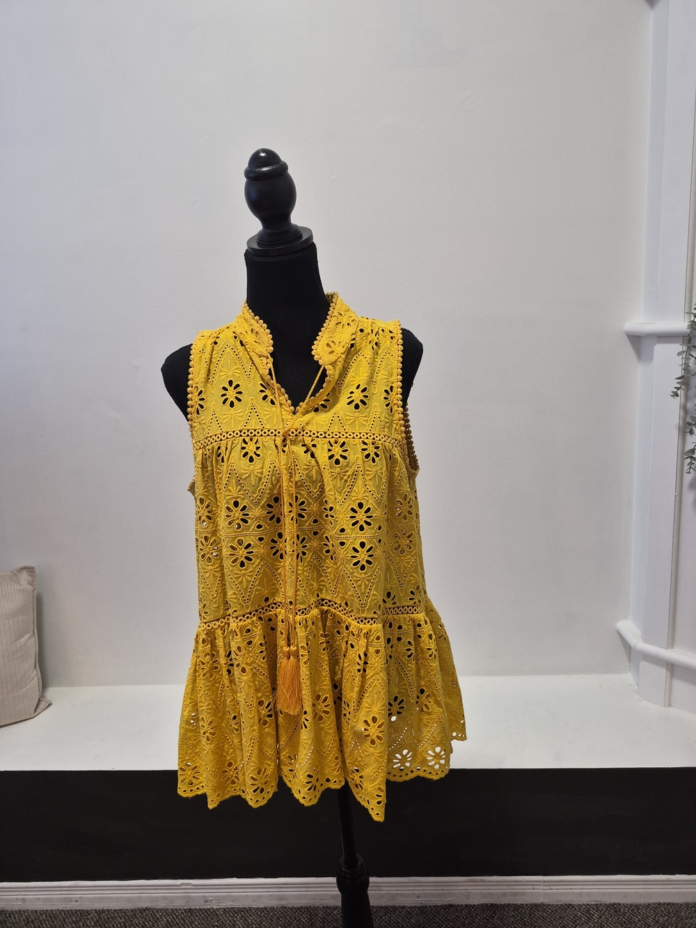 Kate Spade Yellow Eyelet Tassel-Front Sleeveless Top Size Large